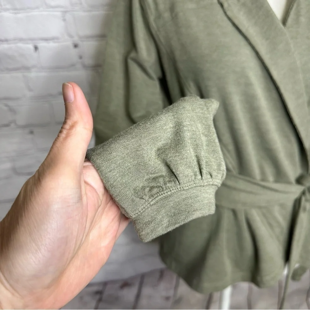 LULULEMON Dance Pulse Wrap Olive
Green - Picture 8 of 14
